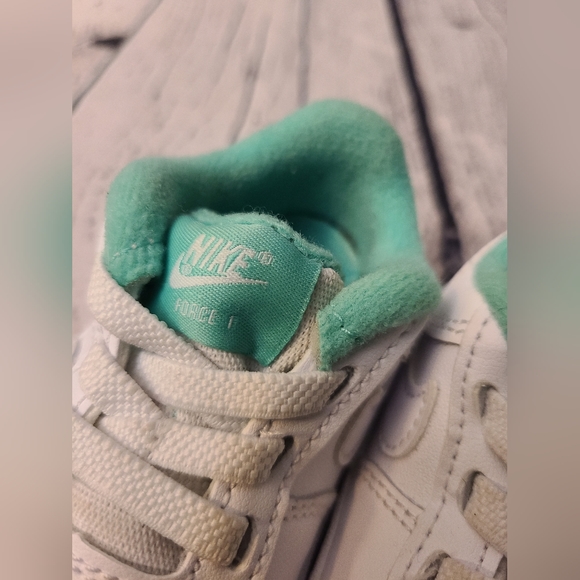 Nike Toddler Force 1 Sneaker - Picture 5 of 6